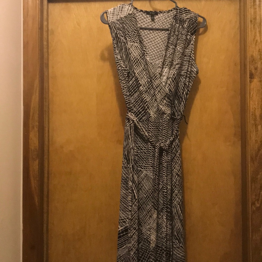 Short sleeve wrap dress.